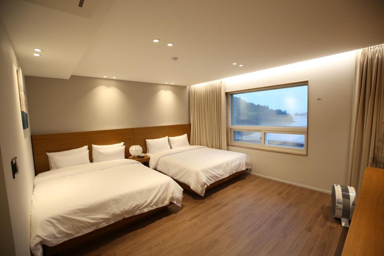 Am Ort Hotel Yeosu Esterno foto