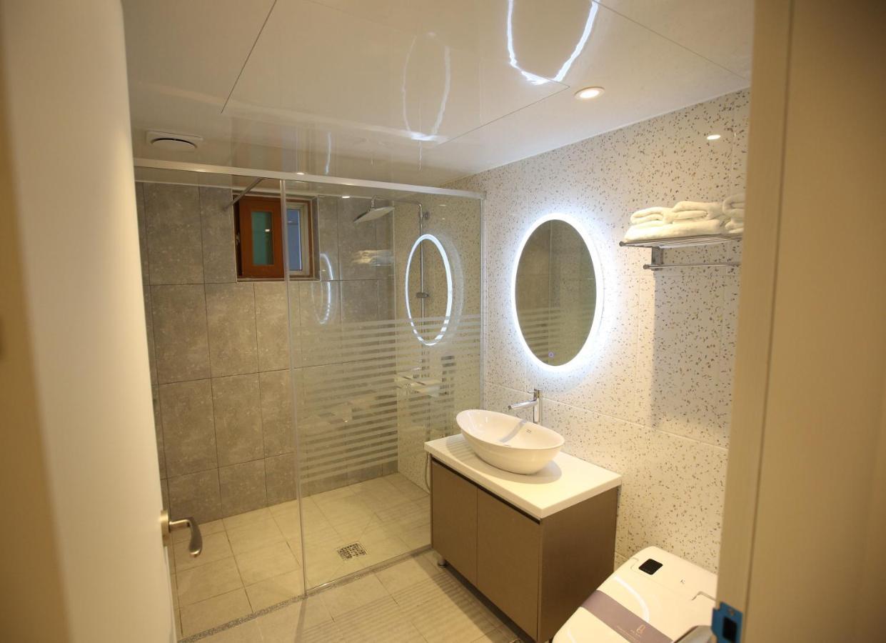 Am Ort Hotel Yeosu Esterno foto