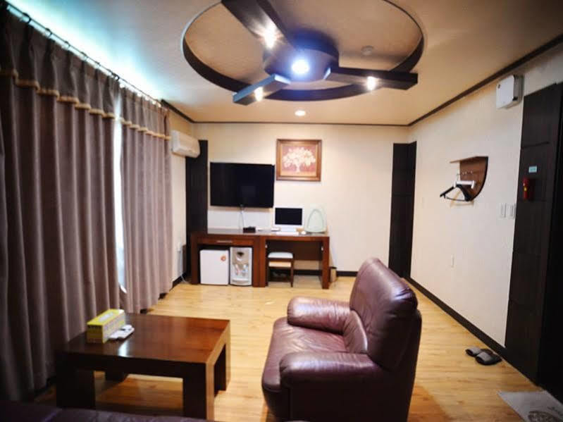 Am Ort Hotel Yeosu Esterno foto