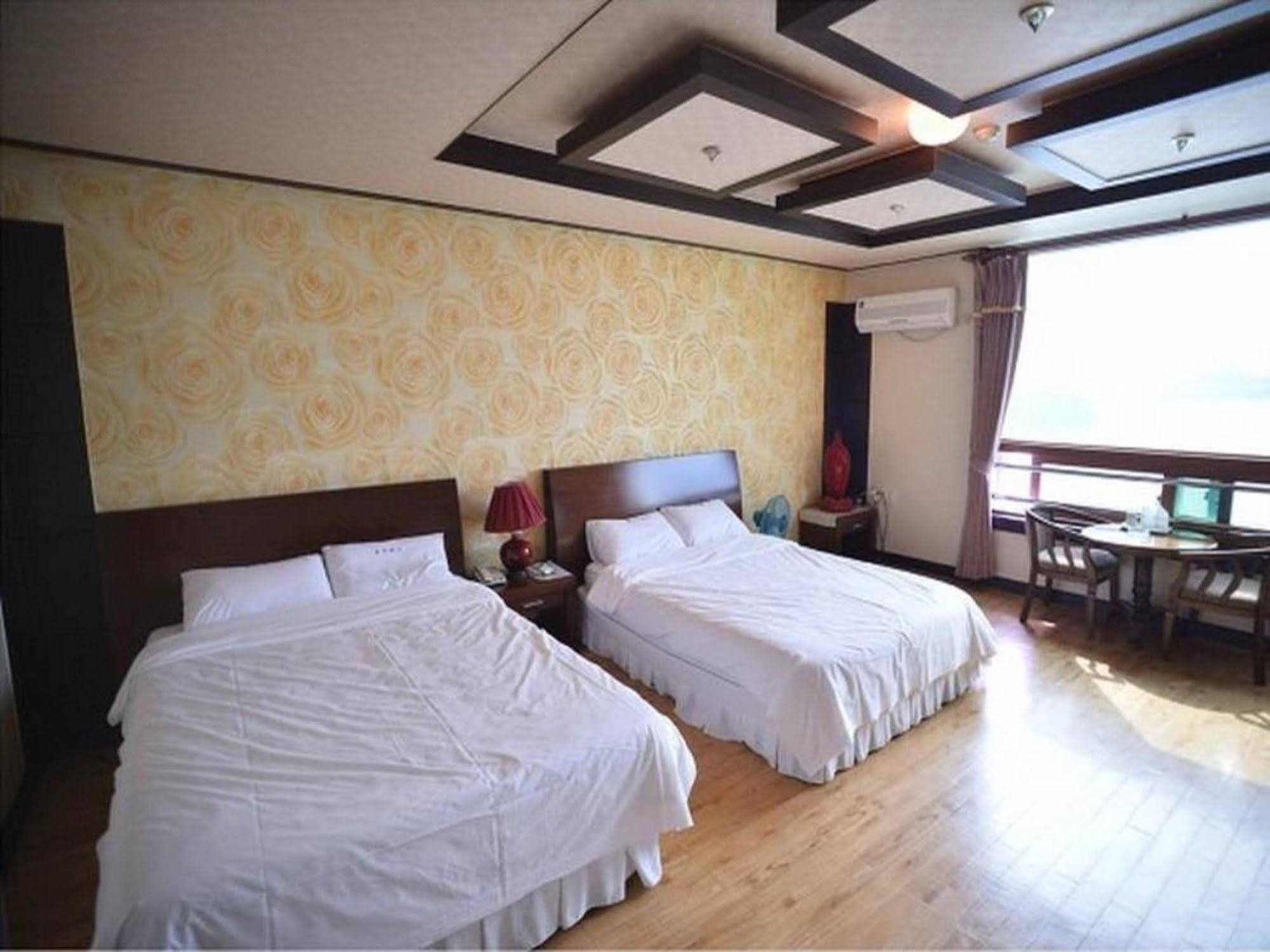 Am Ort Hotel Yeosu Esterno foto