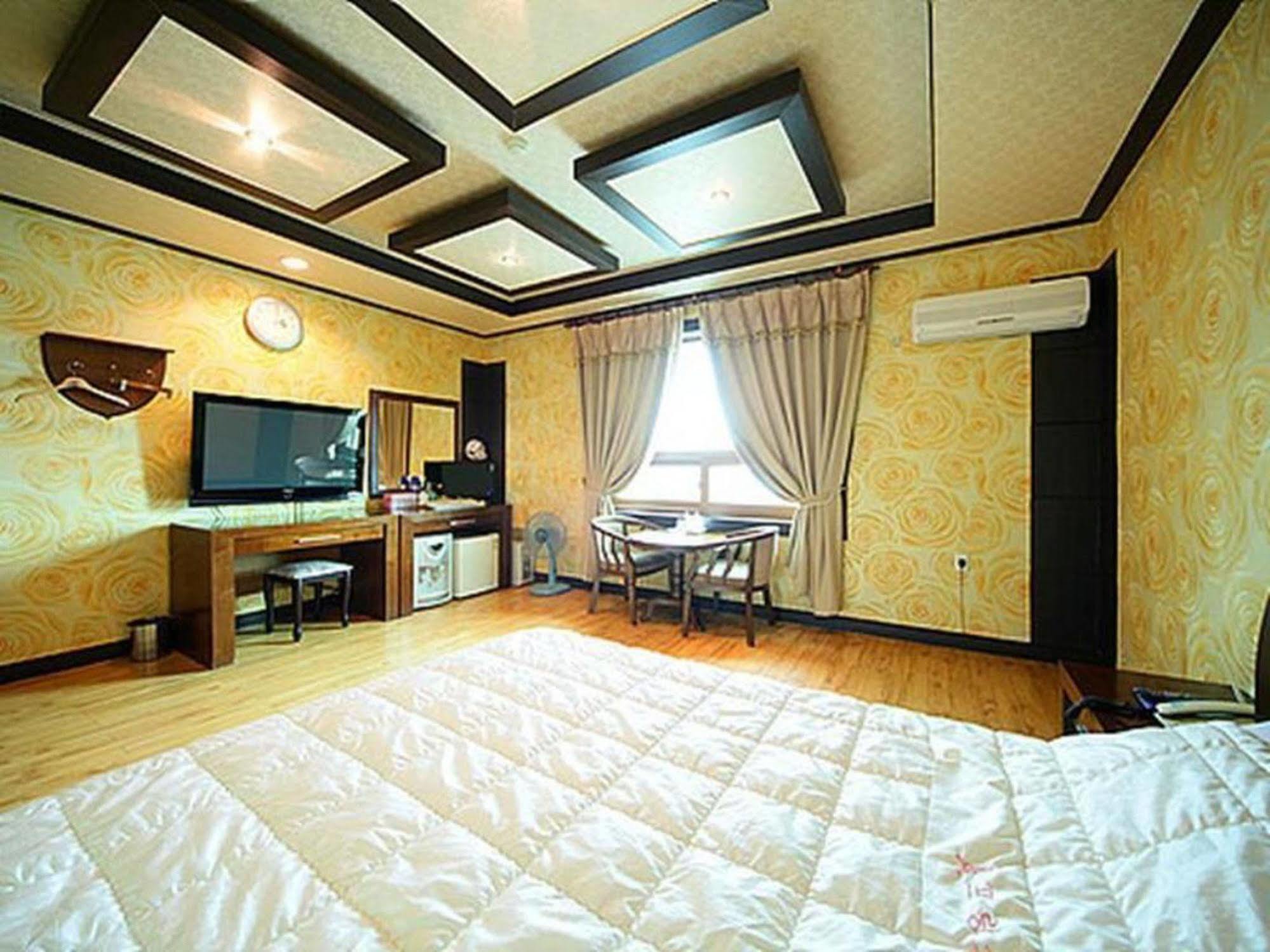 Am Ort Hotel Yeosu Esterno foto