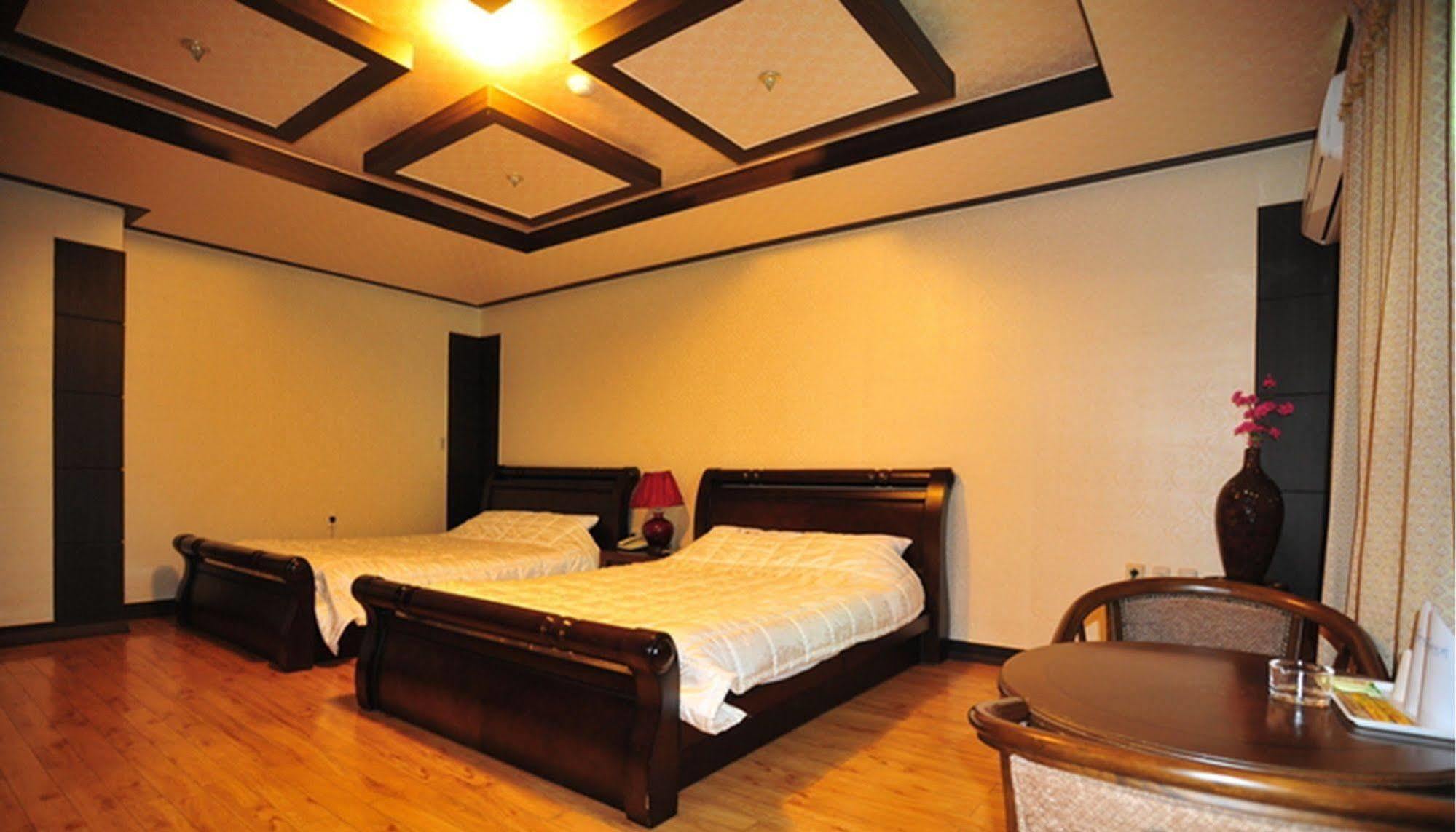 Am Ort Hotel Yeosu Esterno foto
