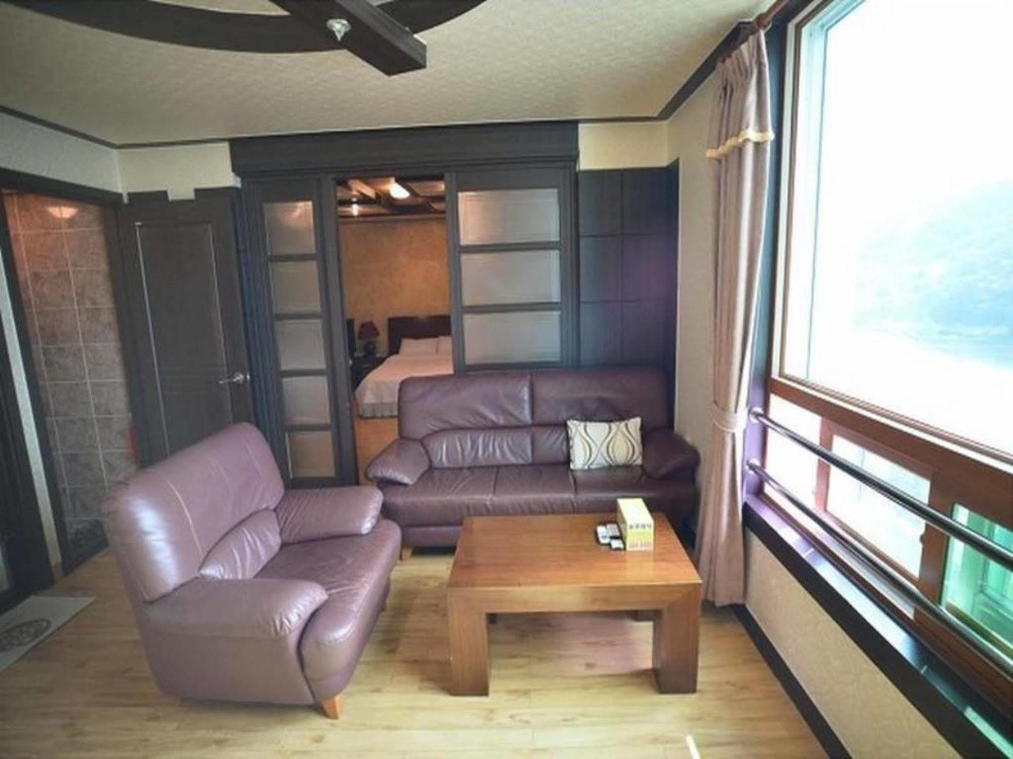 Am Ort Hotel Yeosu Esterno foto
