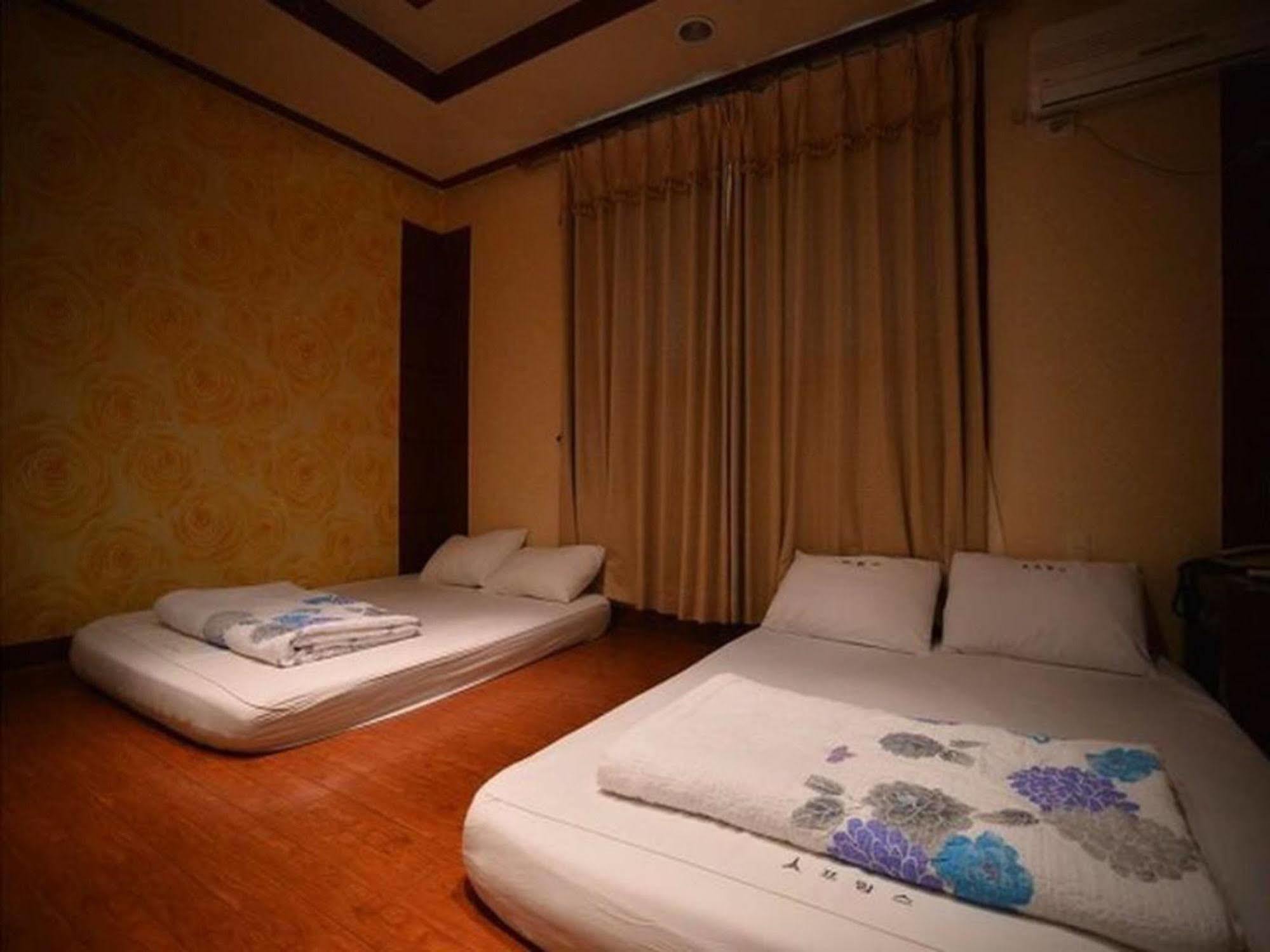 Am Ort Hotel Yeosu Esterno foto