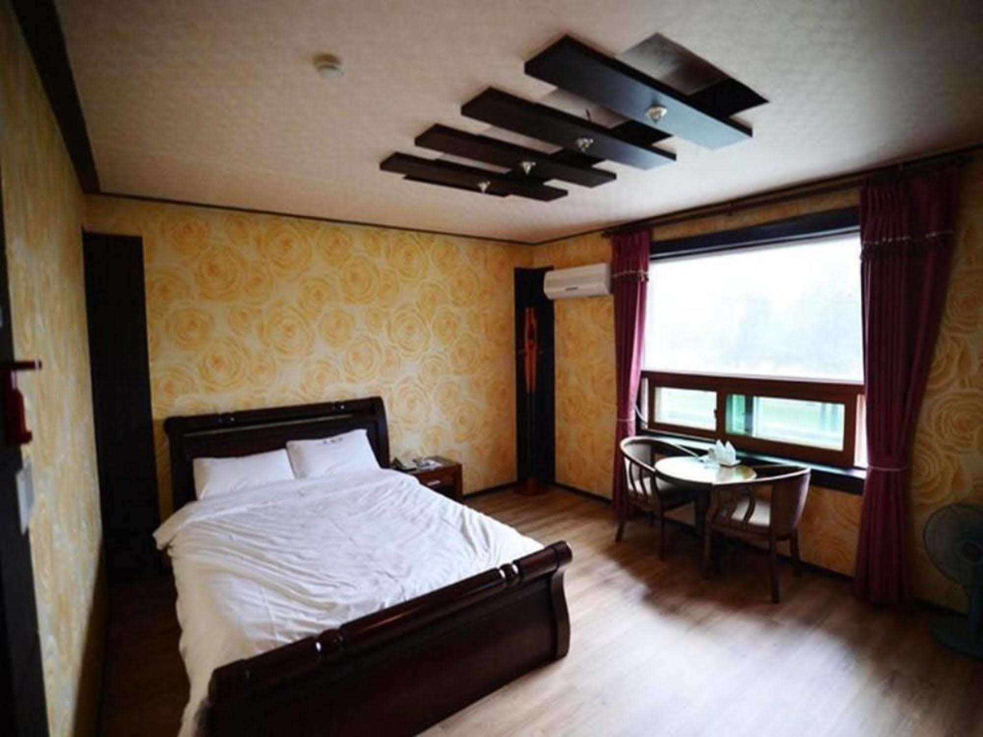 Am Ort Hotel Yeosu Esterno foto