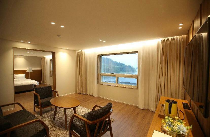 Am Ort Hotel Yeosu Esterno foto