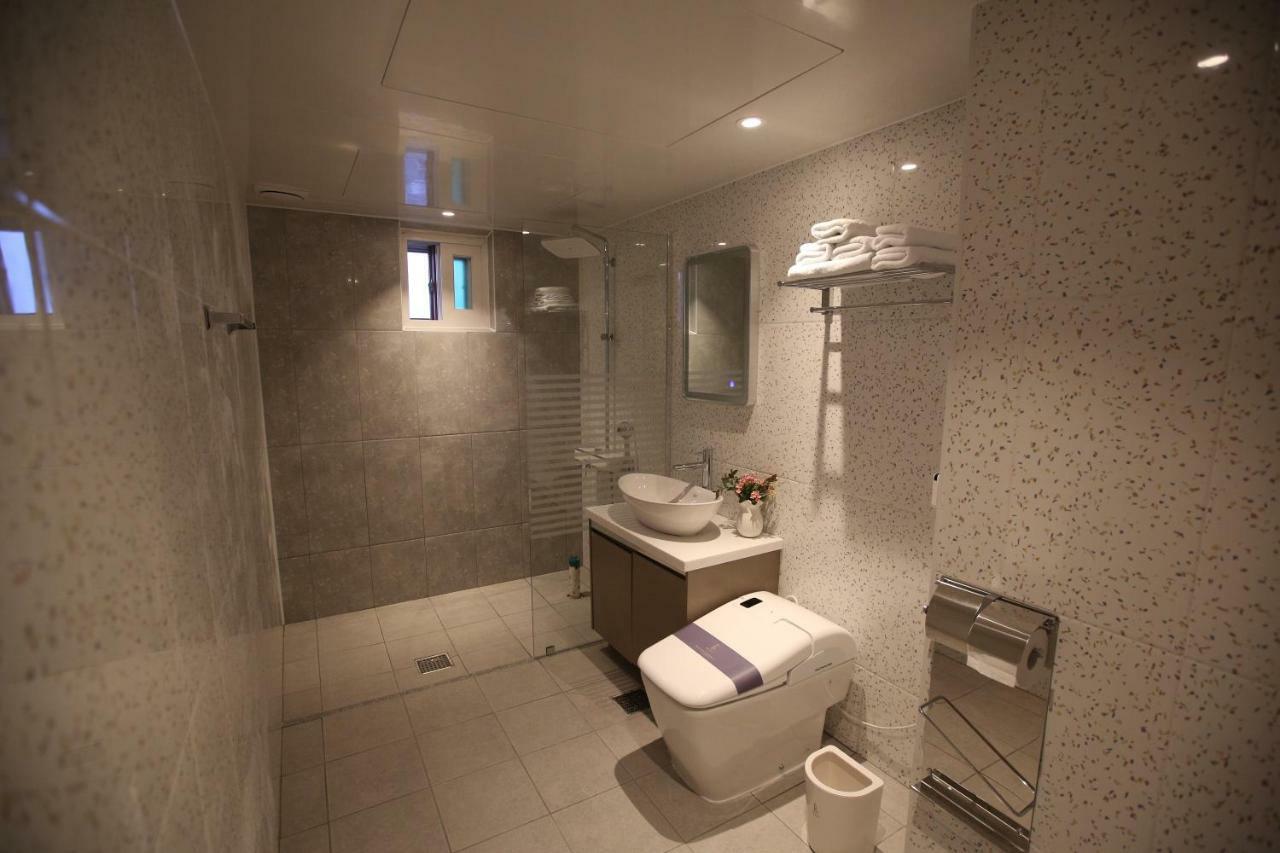 Am Ort Hotel Yeosu Esterno foto