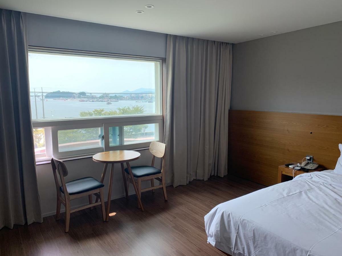 Am Ort Hotel Yeosu Esterno foto