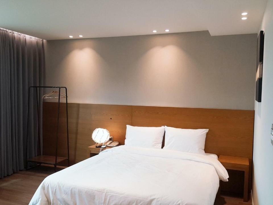 Am Ort Hotel Yeosu Esterno foto